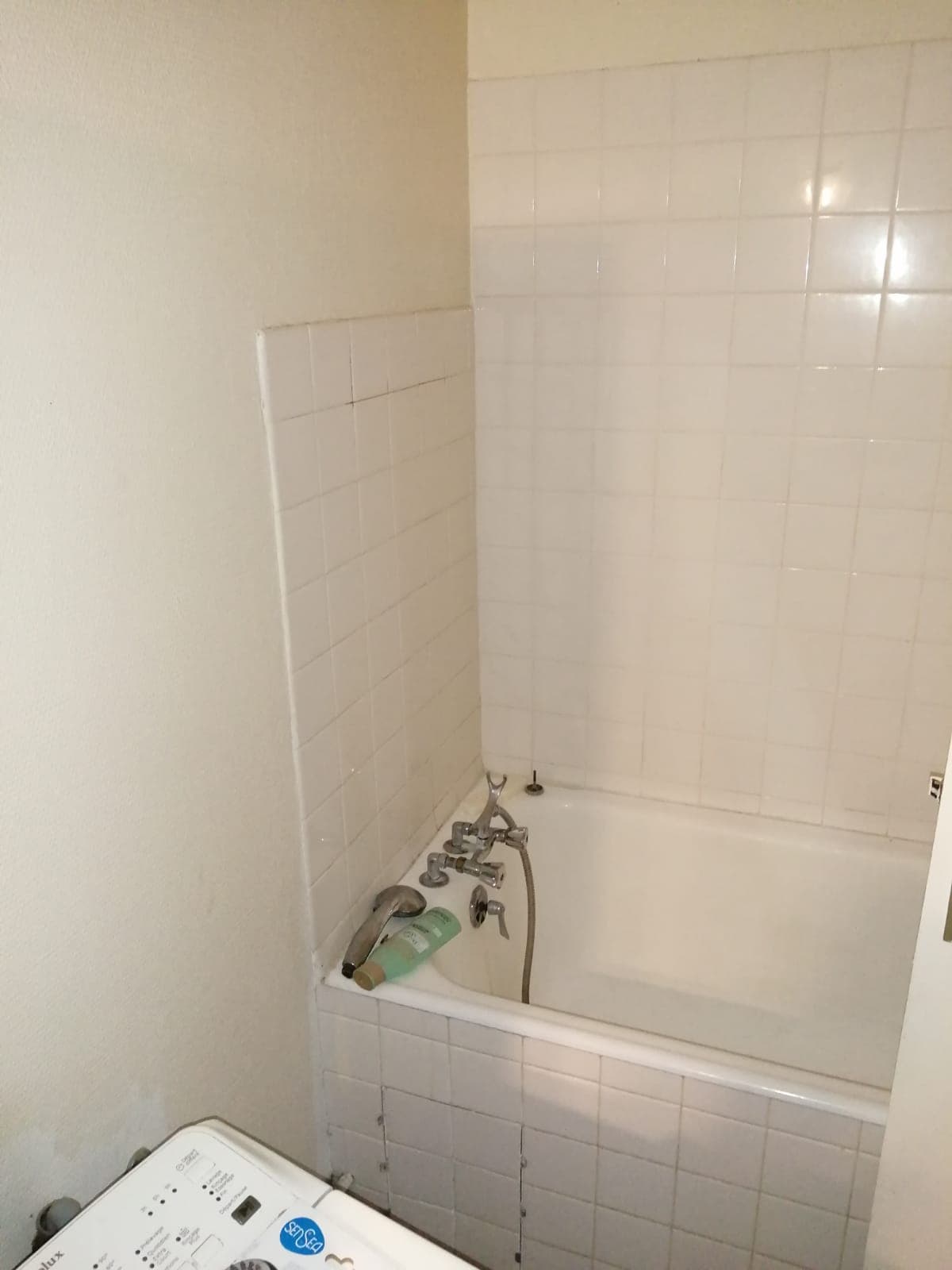 Salle de bain à Rennes avant rénovation - vue 1